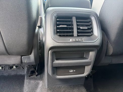 Used 2025 Volkswagen Taos SE FWD image 27