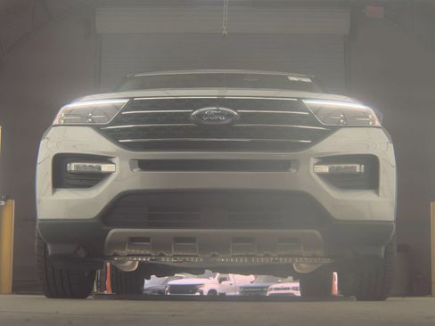 Used 2023 Ford Explorer XLT w/ Equipment Group 202A AWD/4WD image 3