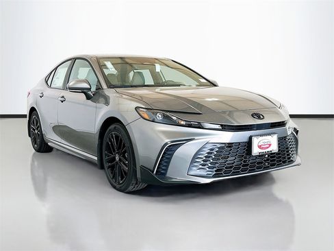 New 2026 Toyota Camry SE image 3