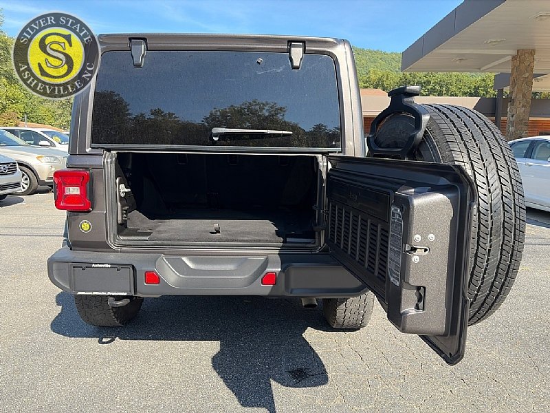 Used 2019 Jeep Wrangler Unlimited Sahara w/ LED Lighting Group AWD/4WD image 24