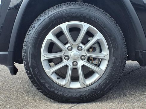 Used 2021 Jeep Grand Cherokee Laredo X image 21