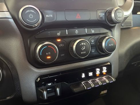 Used 2022 RAM 1500 Big Horn AWD/4WD image 14