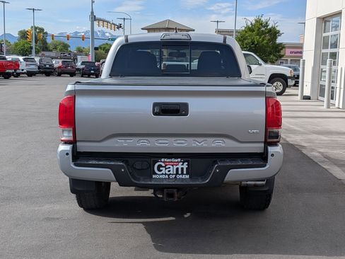 Used 2017 Toyota Tacoma SR5 AWD/4WD image 7