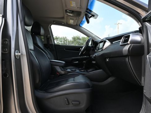 Used 2016 Kia Sorento SX FWD image 26