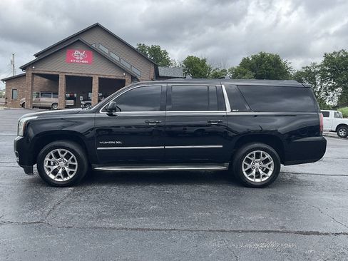 Used 2015 GMC Yukon XL SLT w/ Open Road Package AWD/4WD image 3