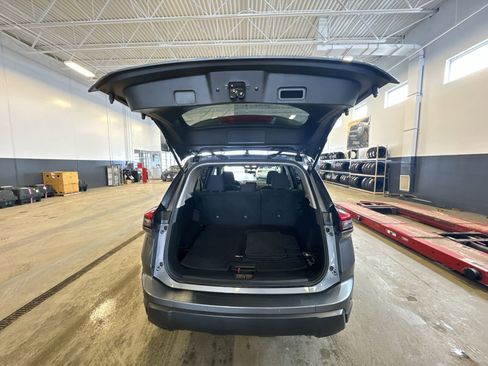 Used 2025 Nissan Rogue S image 32