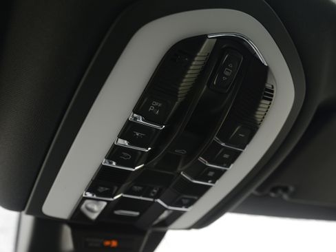Used 2026 Porsche Macan AWD/4WD image 18