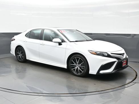 Used 2024 Toyota Camry SE w/ Audio Upgrade Package FWD image 8