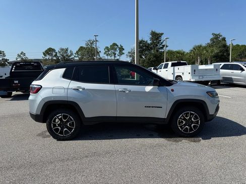 Used 2026 Jeep Compass Trailhawk AWD/4WD image 2