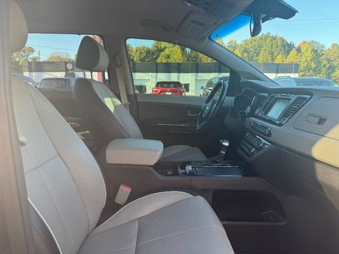 Used 2018 Kia Sedona SX Limited image 14