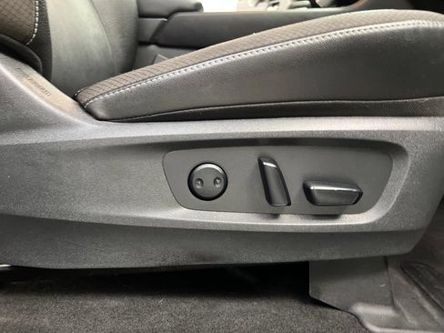 Used 2024 Nissan Pathfinder SL AWD/4WD image 29