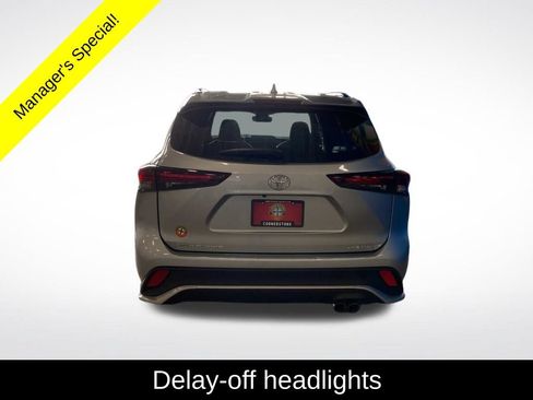 Used 2025 Toyota Highlander XSE AWD/4WD image 18