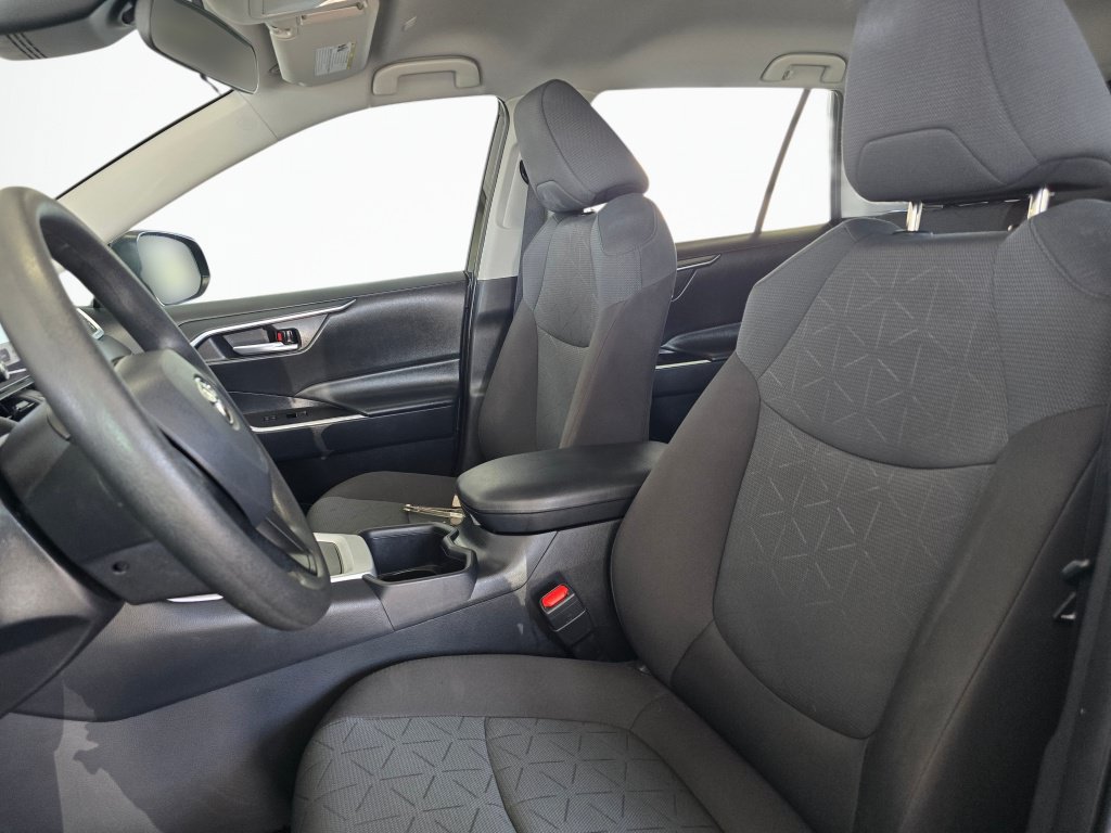 Certified 2025 Toyota RAV4 XLE FWD image 18