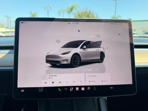 Used 2022 Tesla Model Y Long Range AWD/4WD image 24