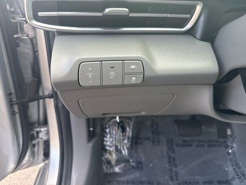 Used 2021 Hyundai Elantra SE FWD image 17