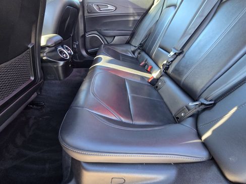 Used 2019 Alfa Romeo Giulia image 9