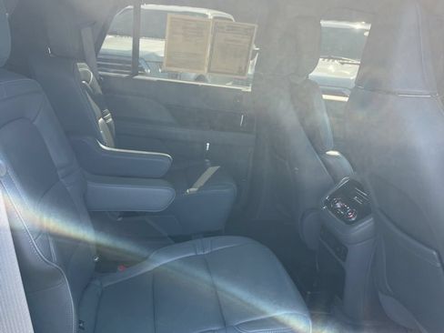 Used 2018 Lincoln Navigator Select AWD/4WD image 13
