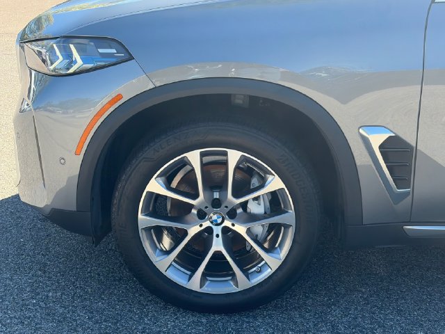 Used 2025 BMW X5 xDrive40i w/ Premium Package AWD/4WD image 9