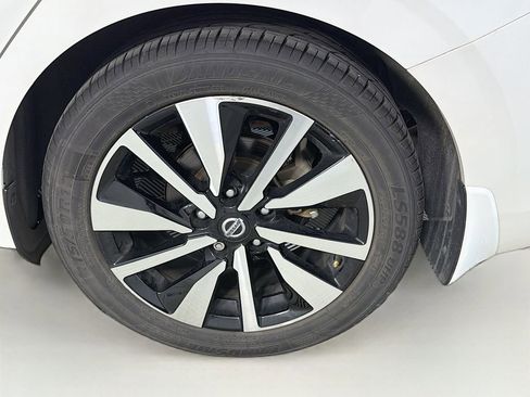 Used 2022 Nissan Sentra SV w/ SV Premium Package image 32