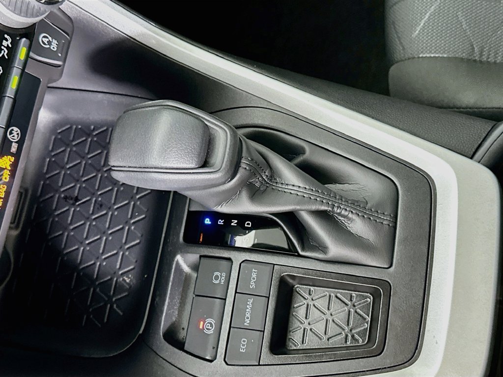 Certified 2025 Toyota RAV4 XLE w/ Convenience Package FWD image 17