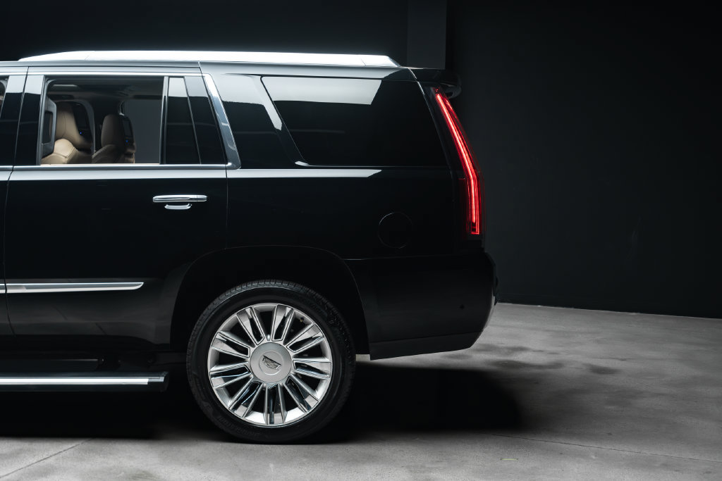Used 2020 Cadillac Escalade Platinum AWD/4WD image 18