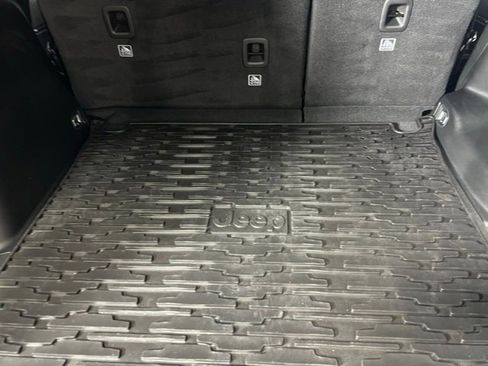 Used 2023 Jeep Grand Cherokee Altitude image 17