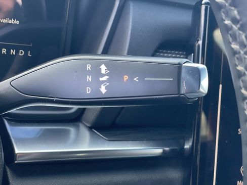 Used 2025 GMC Terrain Elevation w/ Elevation Premium Package image 17