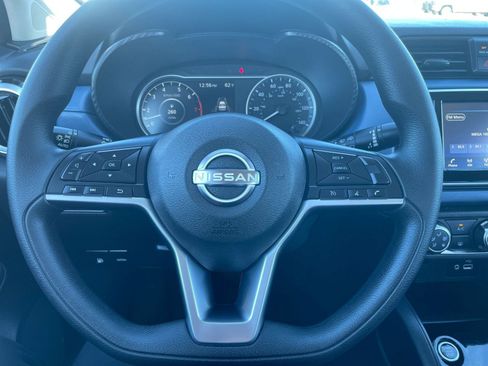 Used 2025 Nissan Versa SV image 25