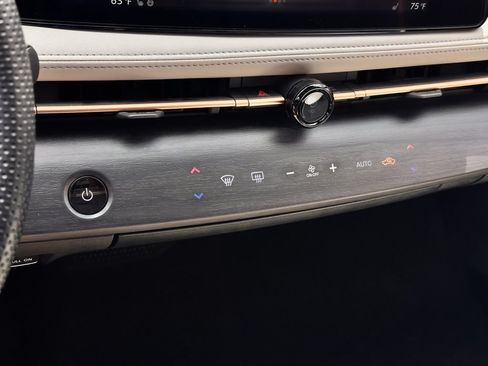 Used 2023 Nissan Ariya AWD image 13