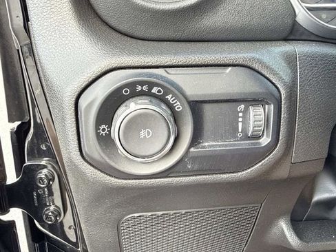 Used 2023 Jeep Wrangler Unlimited Sahara w/ Cold Weather Group AWD/4WD image 29