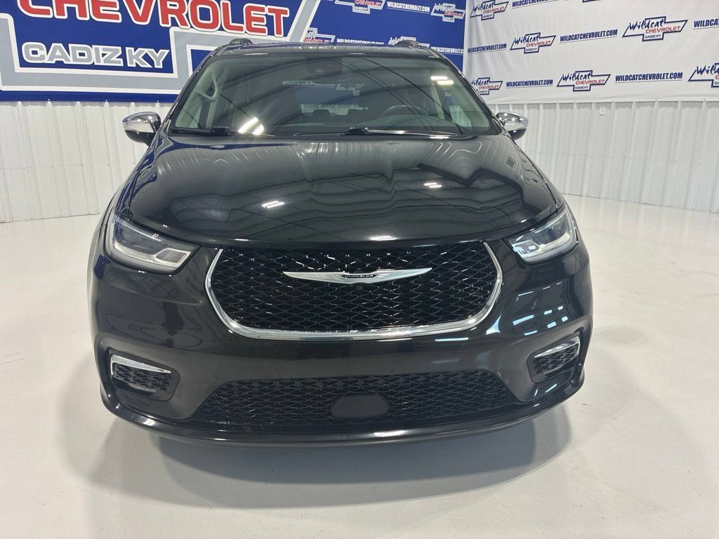 Used 2023 Chrysler Pacifica Limited FWD image 10