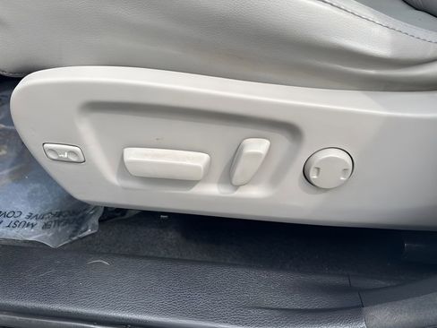 Used 2017 Toyota Highlander XLE FWD image 10
