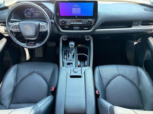 Used 2024 Toyota Grand Highlander FWD image 13