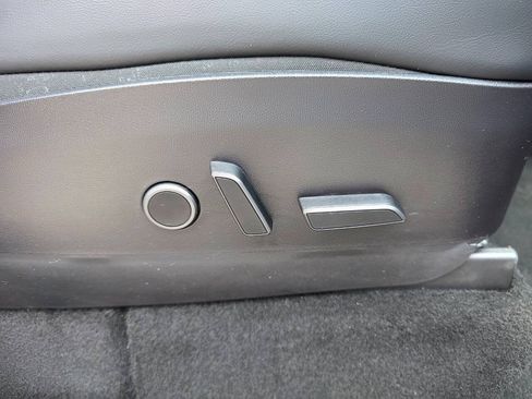 Used 2021 Tesla Model Y Long Range AWD/4WD image 27