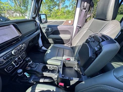 Used 2024 Jeep Wrangler High Altitude AWD/4WD image 25