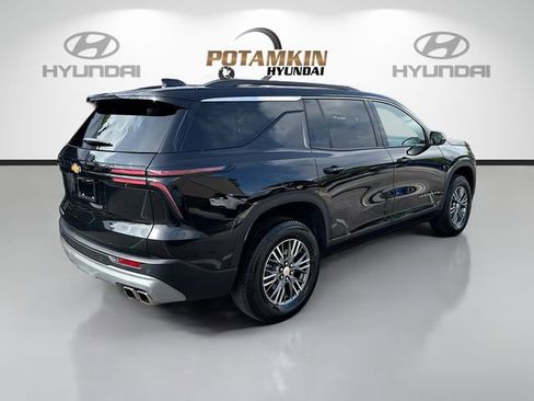 Used 2025 Chevrolet Traverse LT image 5