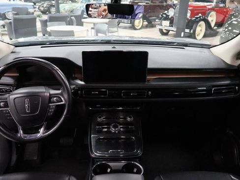 Used 2023 Lincoln Nautilus Reserve image 12