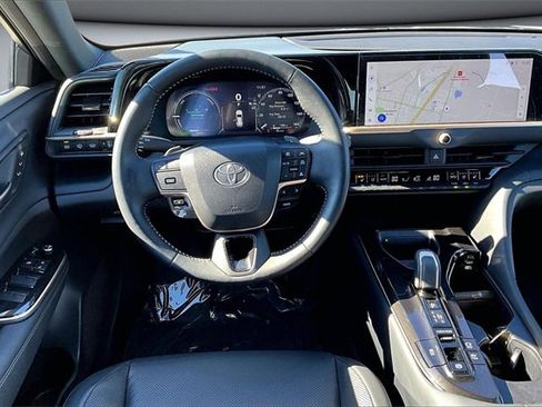 Used 2025 Toyota Crown Signia image 8