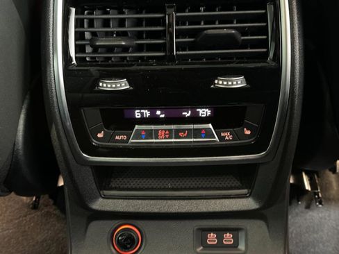 Used 2021 BMW X7 M50i image 12