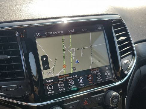 Used 2020 Jeep Grand Cherokee Altitude image 17