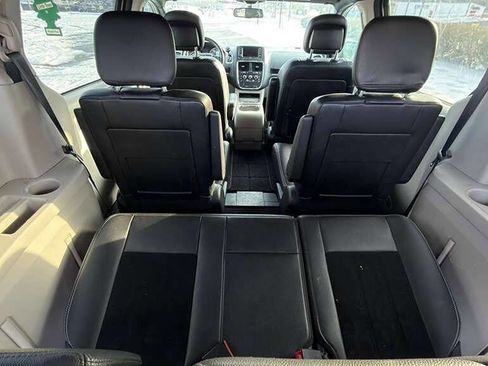 Used 2017 Dodge Grand Caravan SXT image 24