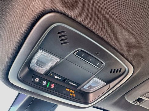 Used 2023 Chevrolet Traverse RS FWD image 20