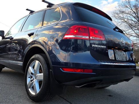 Used 2012 Volkswagen Touareg VR6 image 11