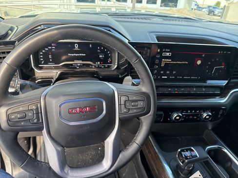Used 2025 GMC Sierra 1500 Elevation w/ Preferred Package AWD/4WD image 21