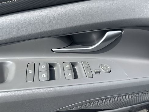 Certified 2025 Hyundai Elantra SEL FWD image 15