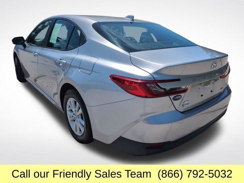 Used 2025 Toyota Camry LE AWD/4WD image 3
