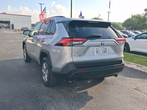 Used 2024 Toyota RAV4 LE AWD/4WD image 8