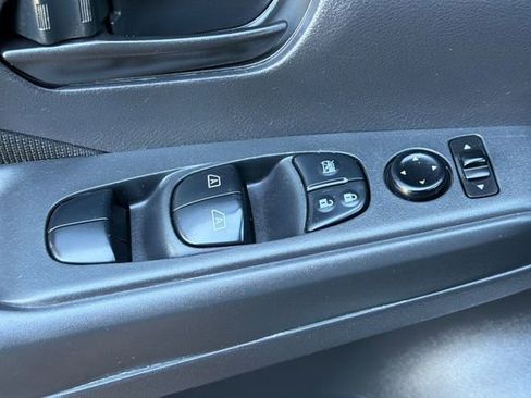 Used 2021 Nissan Kicks S FWD image 14