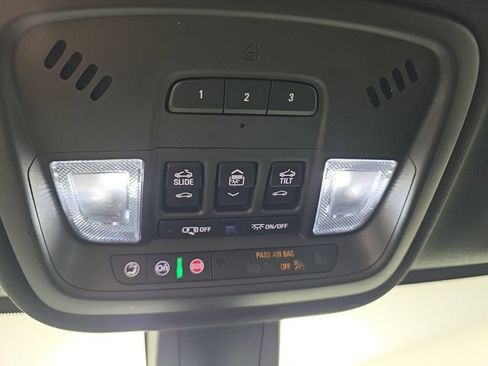 Used 2022 Chevrolet Traverse RS AWD/4WD image 26