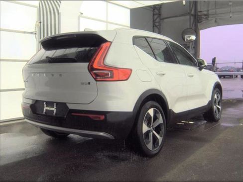 Used 2025 Volvo XC40 B5 Core image 6